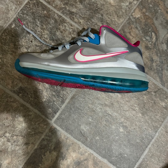 LeBron 9 main image 9